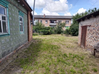 Продам пів будинку та земельну ділянку в Миргороді. Центр мі
