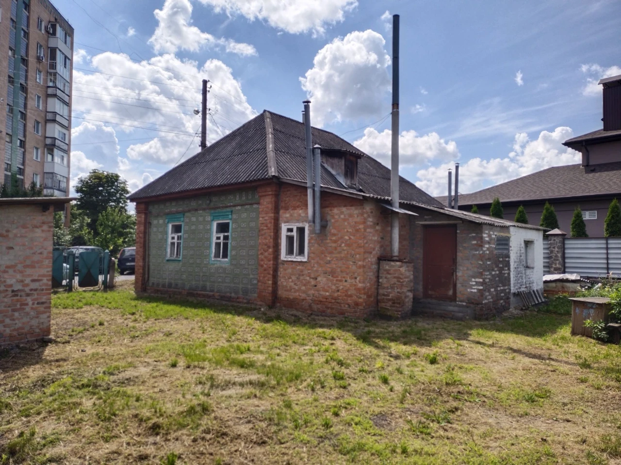 Продам пів будинку та земельну ділянку в Миргороді. Центр мі