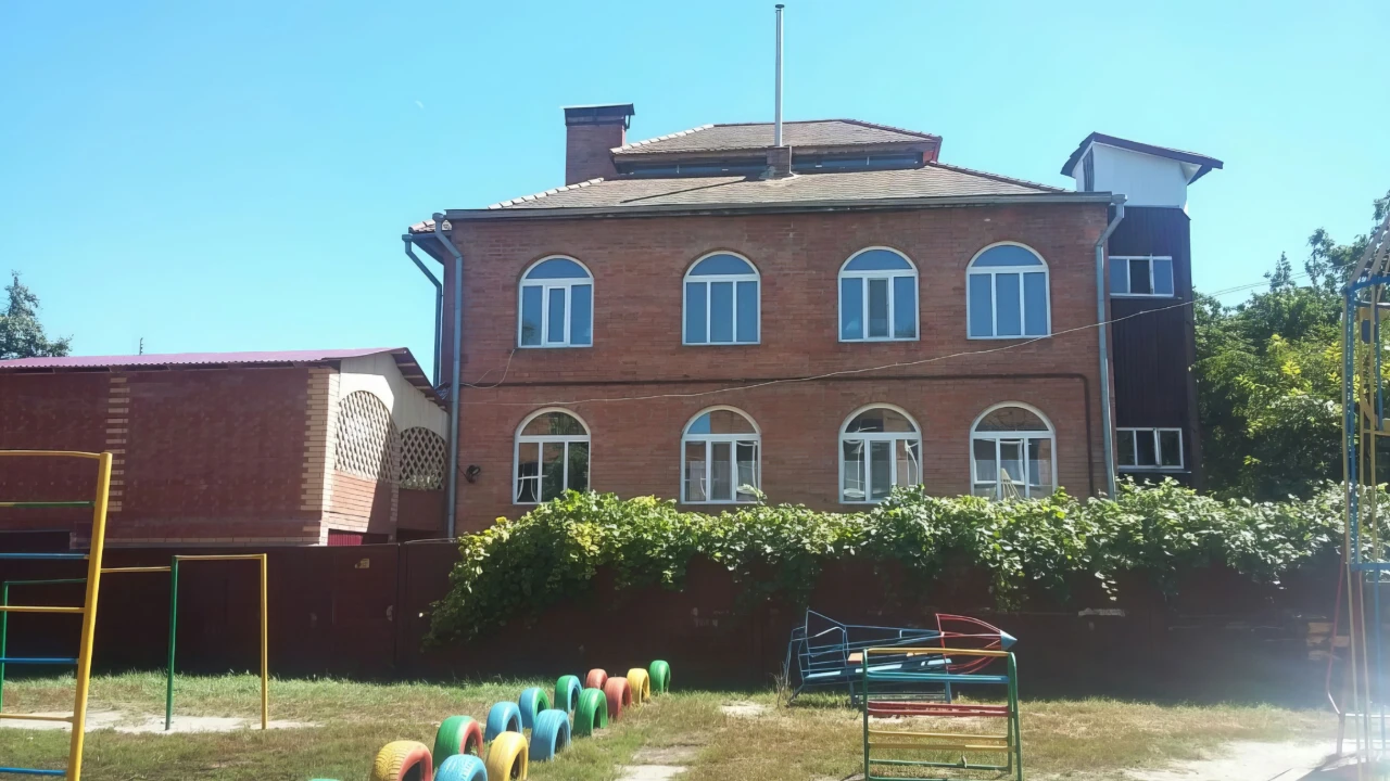 Продаж триповерхового будинку з гаражем 441,2 м²