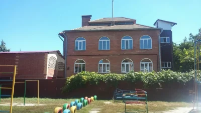 Продаж триповерхового будинку з гаражем 441,2 м²