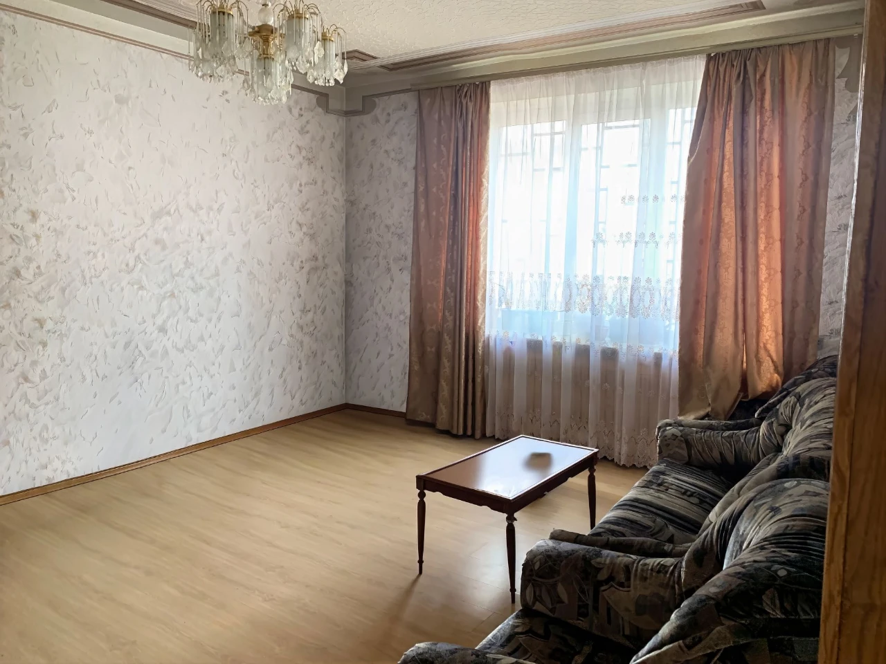 Продаж триповерхового будинку з гаражем 441,2 м²
