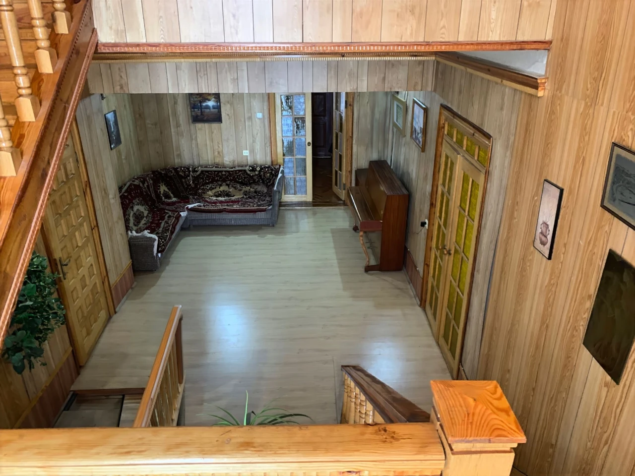 Продаж триповерхового будинку з гаражем 441,2 м²
