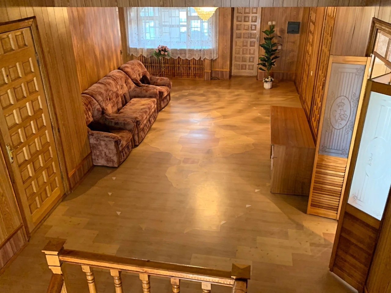 Продаж триповерхового будинку з гаражем 441,2 м²