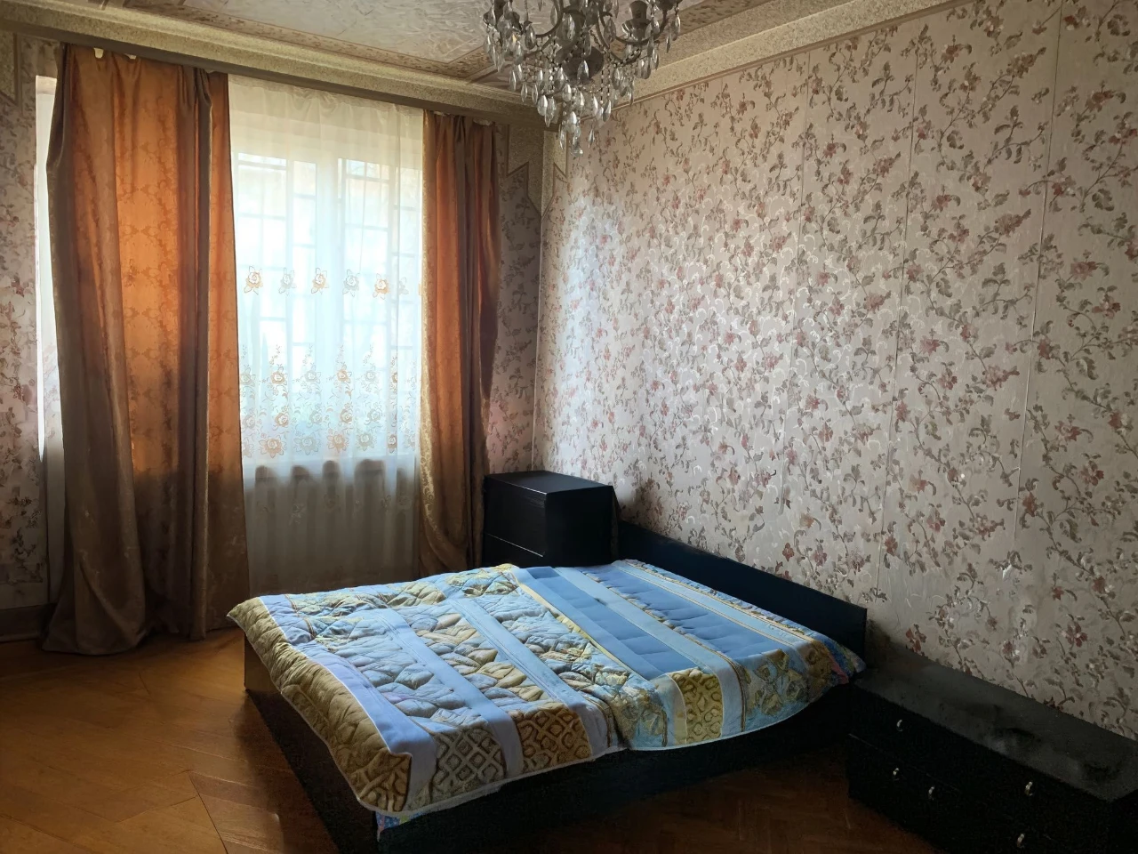 Продаж триповерхового будинку з гаражем 441,2 м²