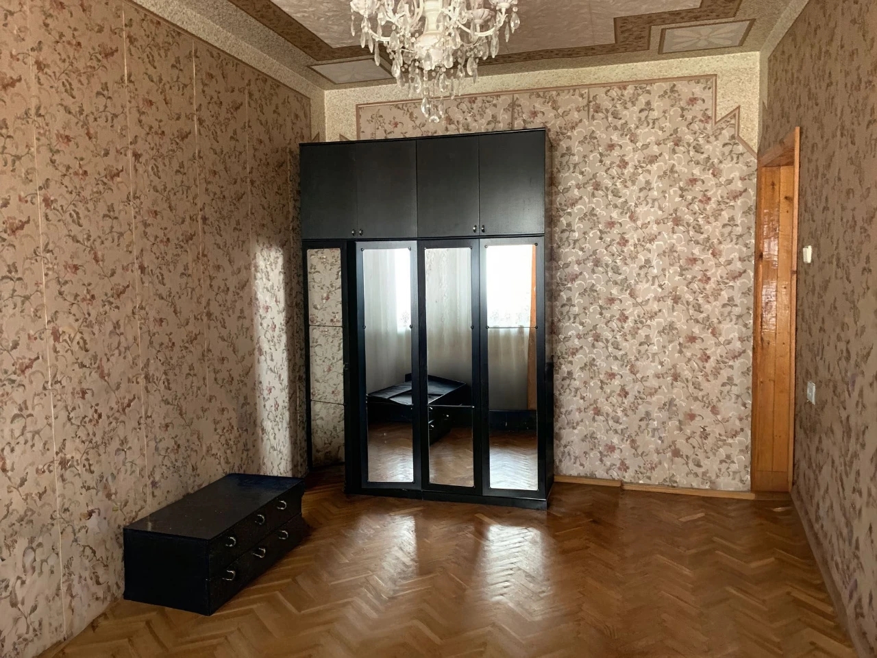 Продаж триповерхового будинку з гаражем 441,2 м²