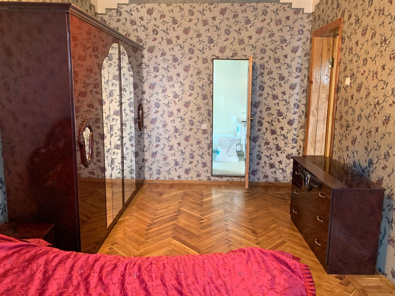 Продаж триповерхового будинку з гаражем 441,2 м²