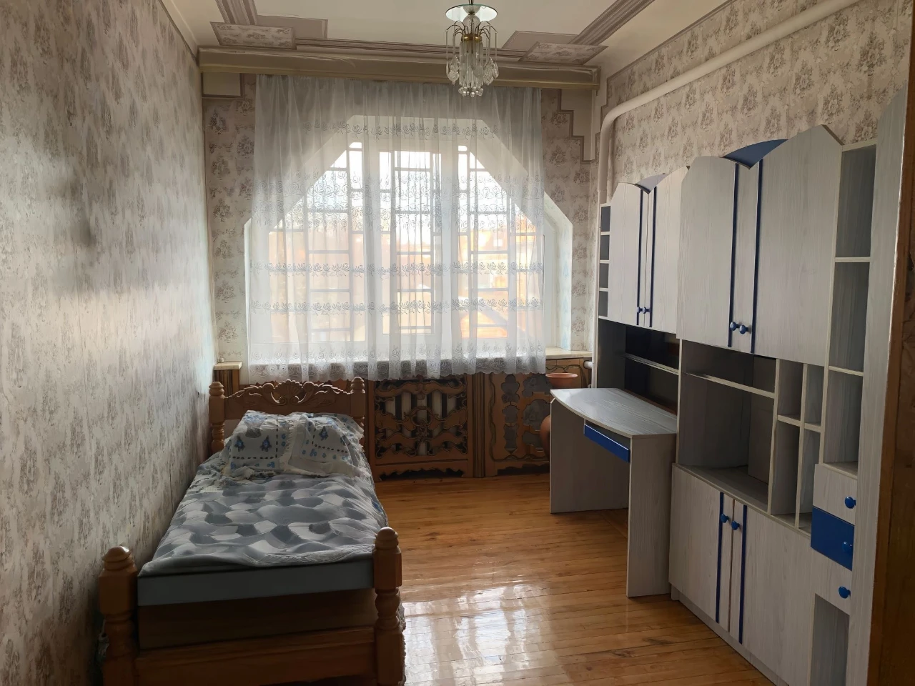 Продаж триповерхового будинку з гаражем 441,2 м²