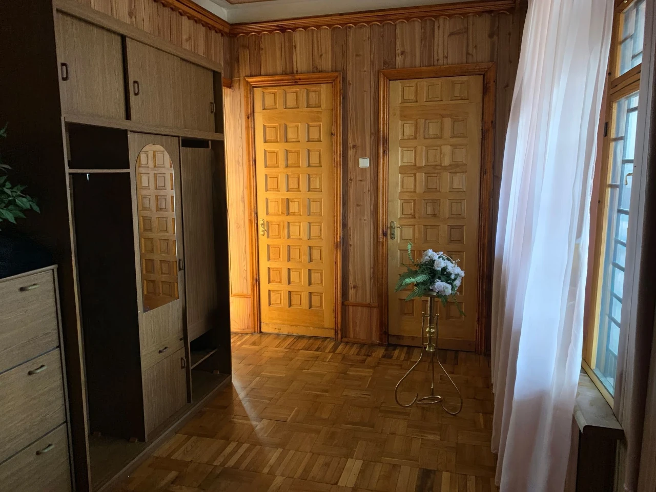 Продаж триповерхового будинку з гаражем 441,2 м²