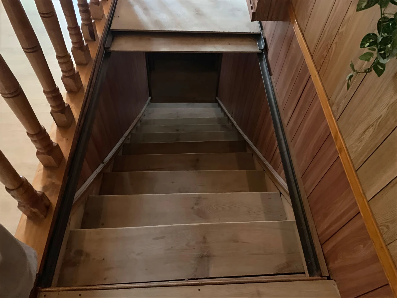 Продаж триповерхового будинку з гаражем 441,2 м²