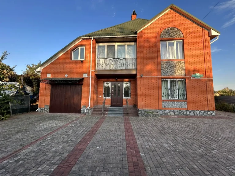 Продаж будинку 430 м² 0.1479 сот.