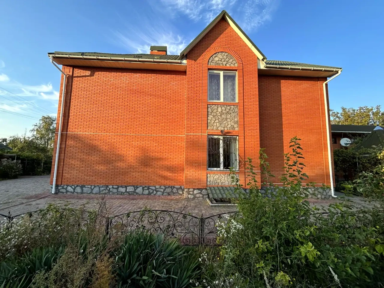 Продаж будинку 430 м² 0.1479 сот.