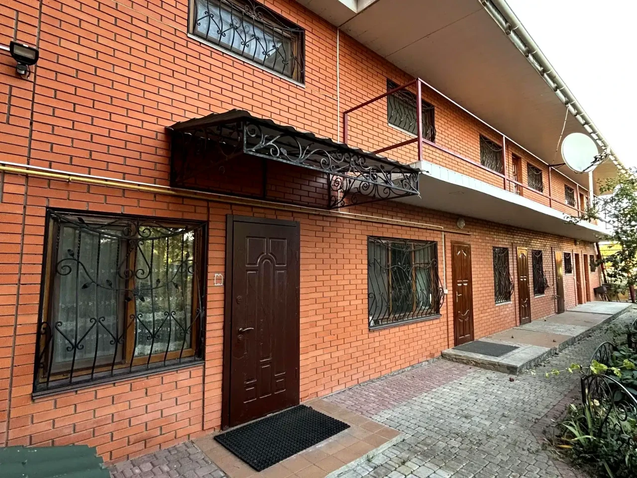 Продаж будинку 430 м² 0.1479 сот.