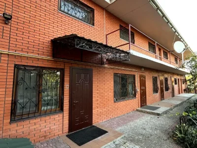 Продаж будинку 430 м² 0.1479 сот.