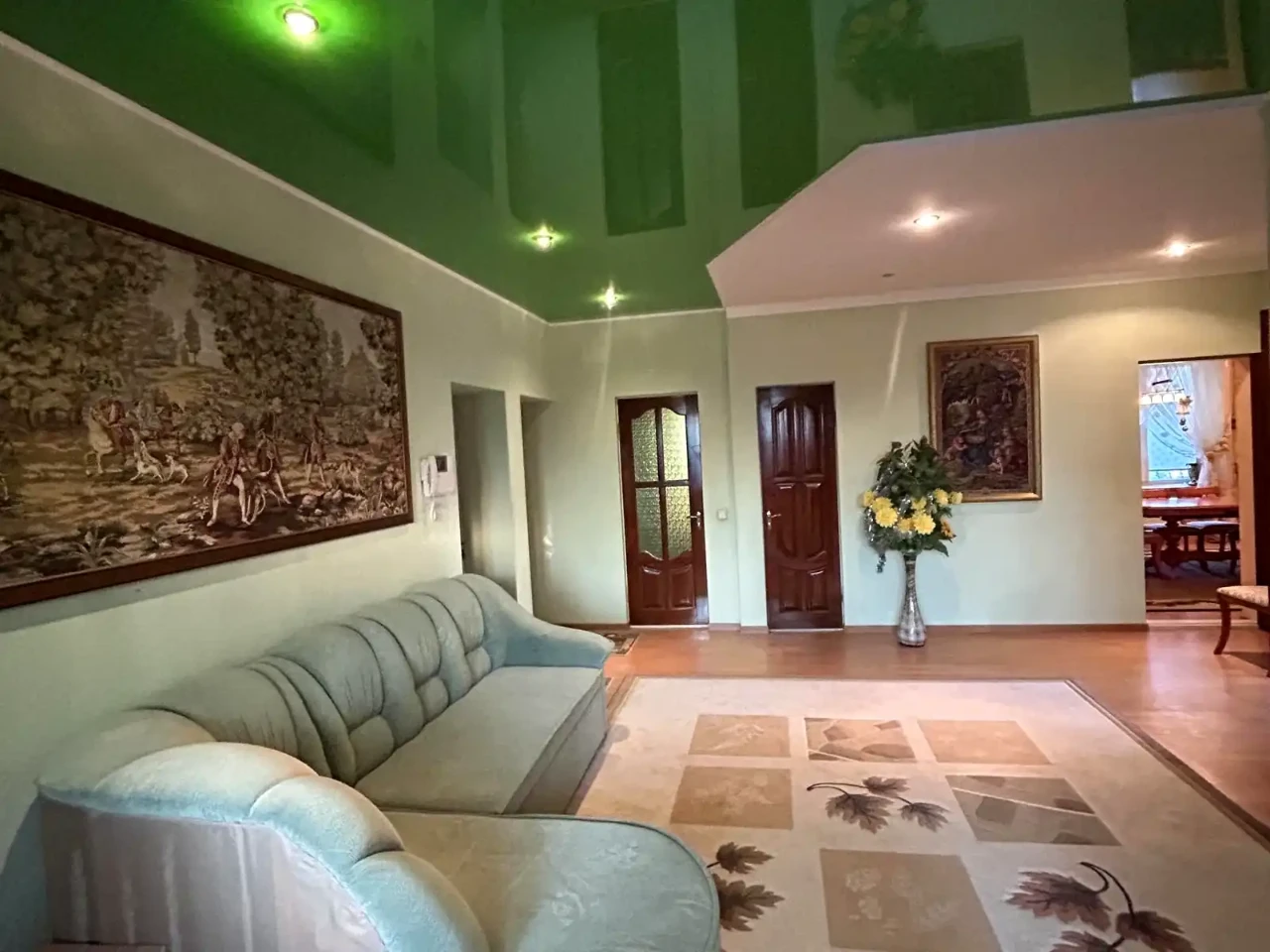 Продаж будинку 430 м² 0.1479 сот.