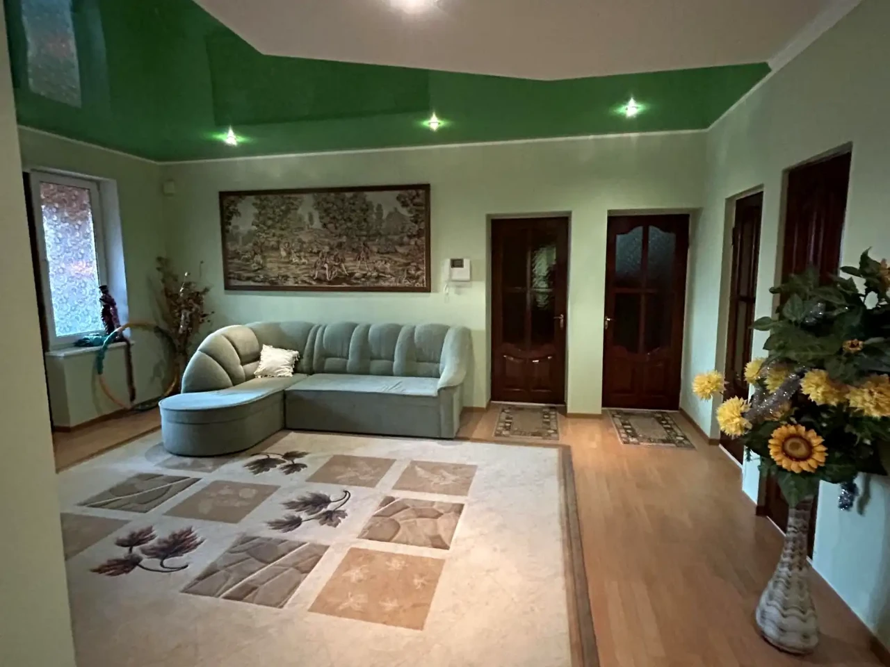 Продаж будинку 430 м² 0.1479 сот.
