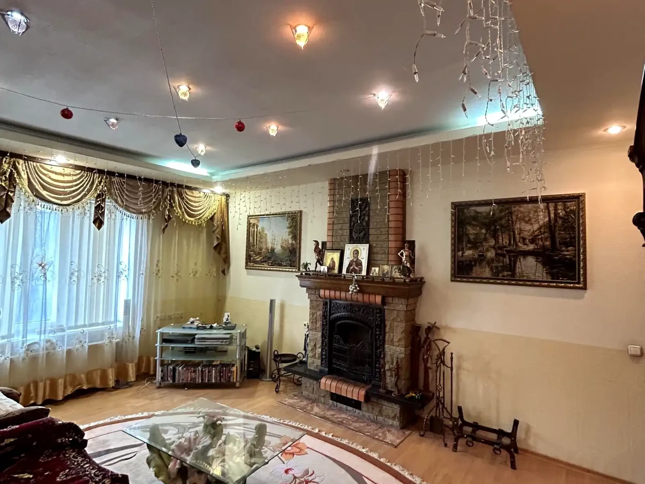 Продаж будинку 430 м² 0.1479 сот.