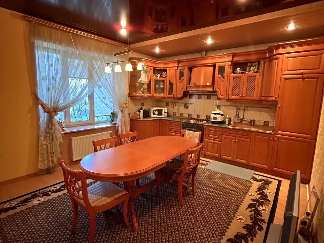 Продаж будинку 430 м² 0.1479 сот.