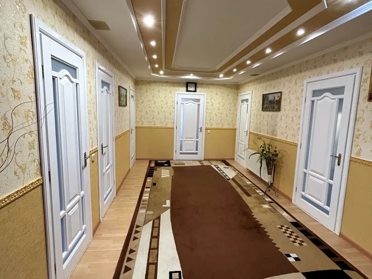 Продаж будинку 430 м² 0.1479 сот.