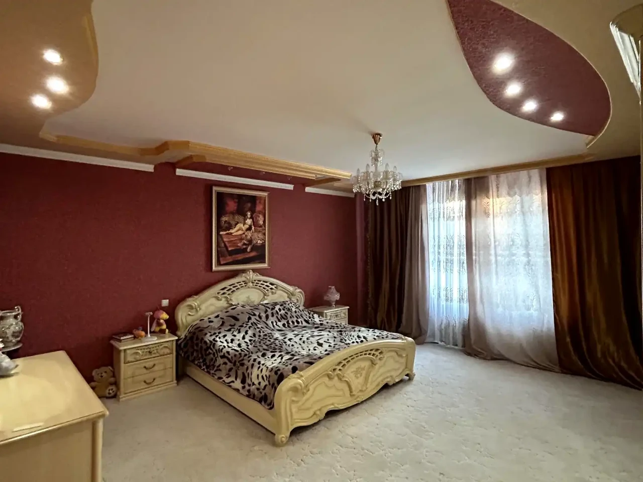 Продаж будинку 430 м² 0.1479 сот.