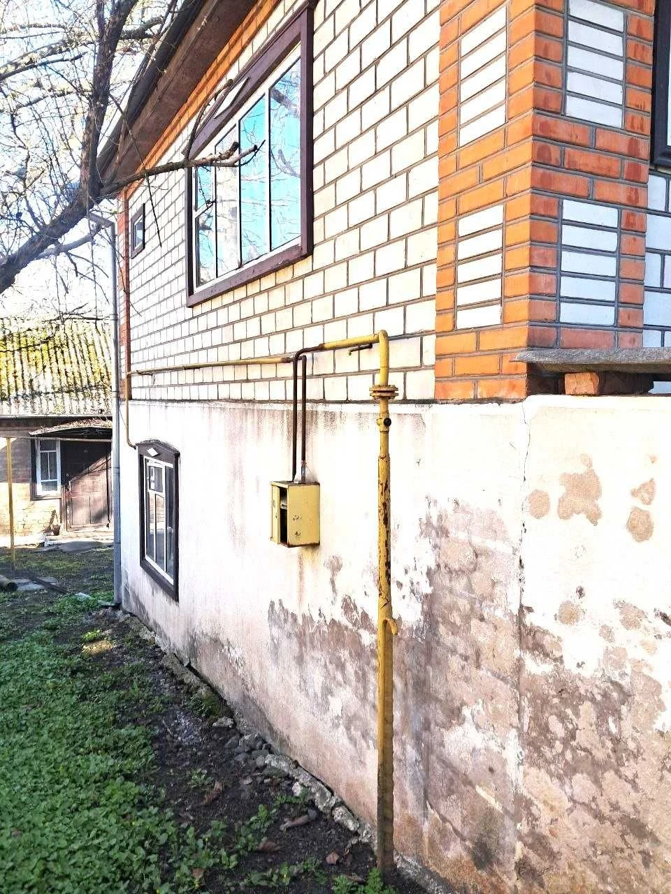 Будинок з гаражом та времянкою. ЛІтня кухня.Свій великий ста