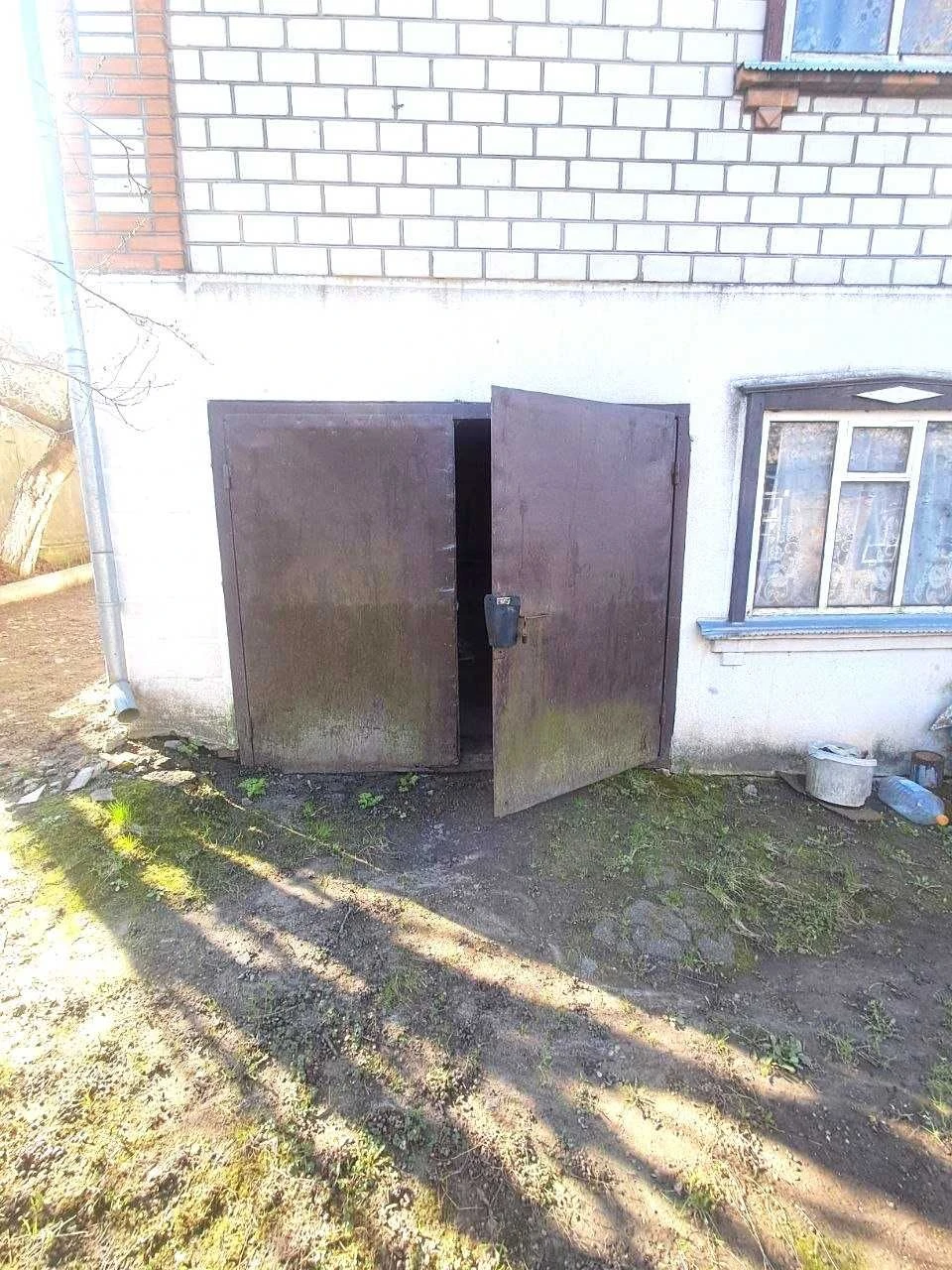 Будинок з гаражом та времянкою. ЛІтня кухня.Свій великий ста
