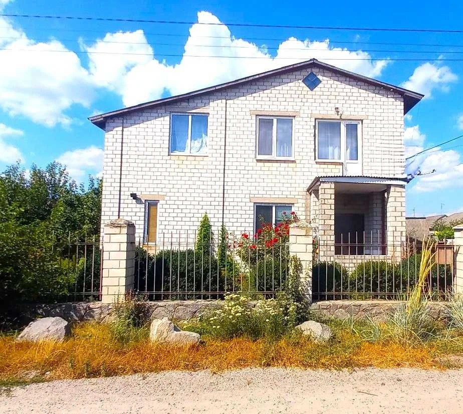 Двоповерховий будинок. Продаж або обмін на квартиру.