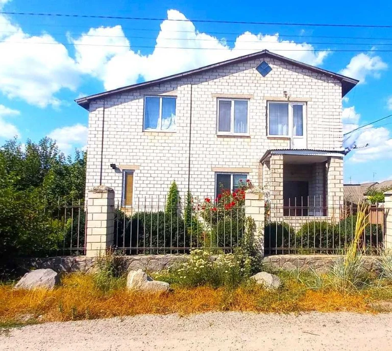 Двоповерховий будинок. Продаж або обмін на квартиру.