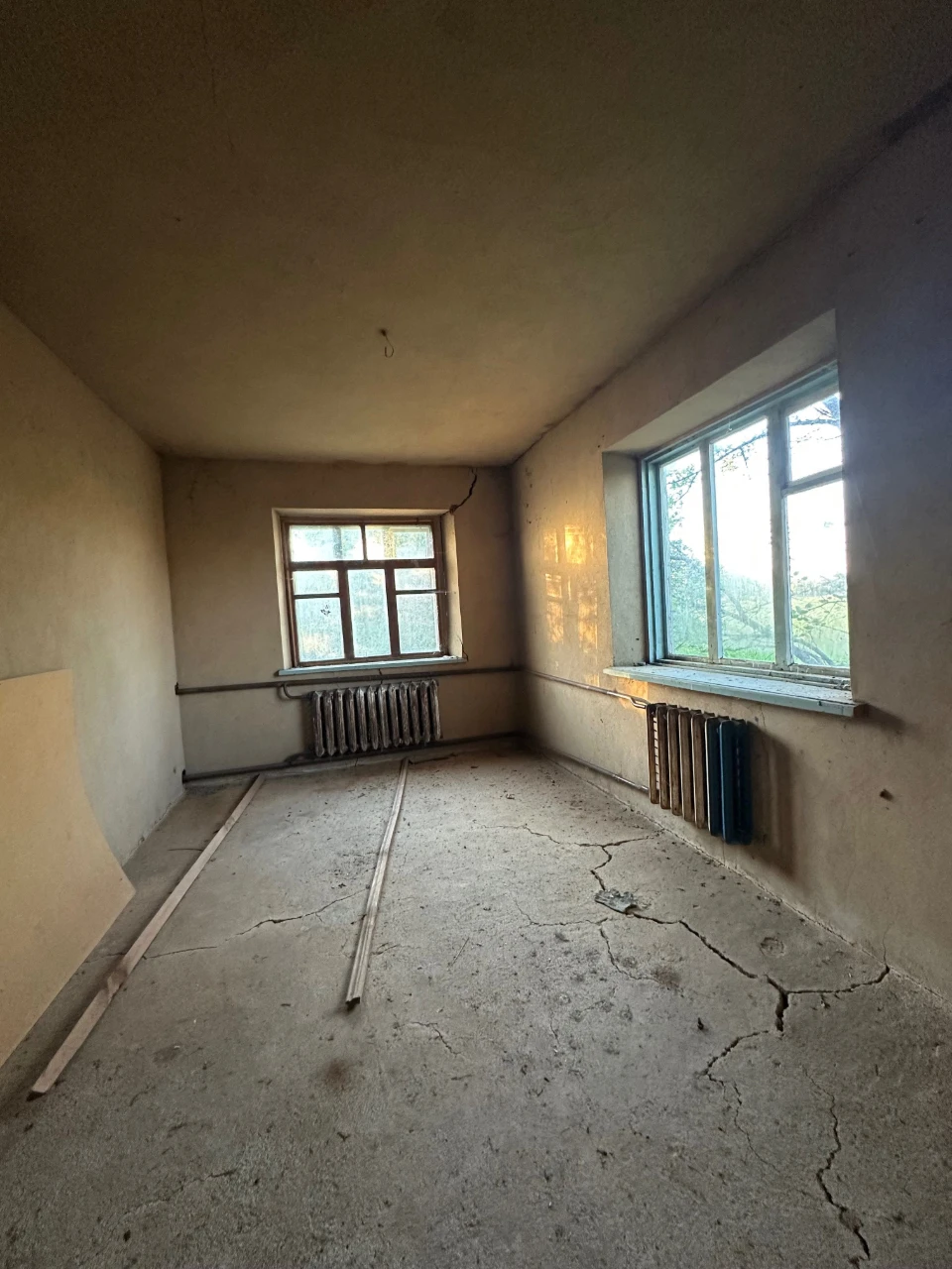 Продам будинок (земельну ділянку з коробкою) у Полтавській о