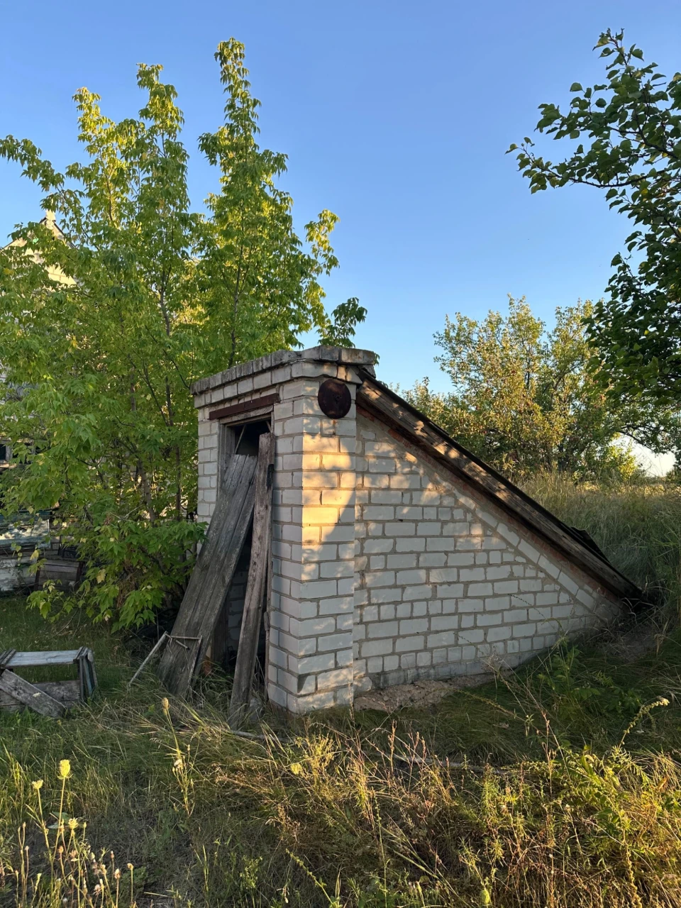 Продам будинок (земельну ділянку з коробкою) у Полтавській о