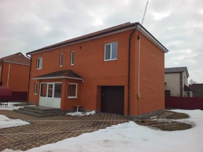 Продам 2-х поверховий будинок з гаражем