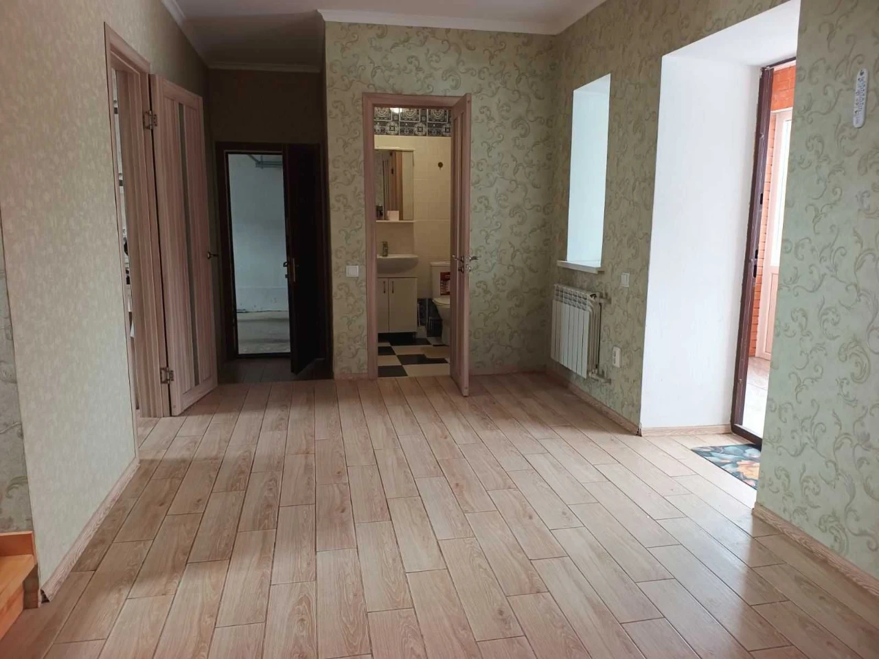 Продам 2-х поверховий будинок з гаражем