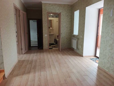 Продам 2-х поверховий будинок з гаражем