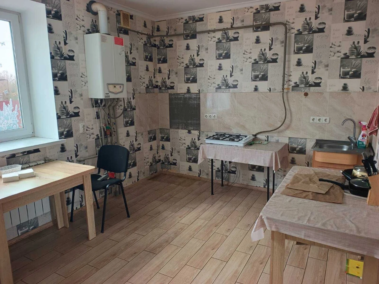 Продам 2-х поверховий будинок з гаражем