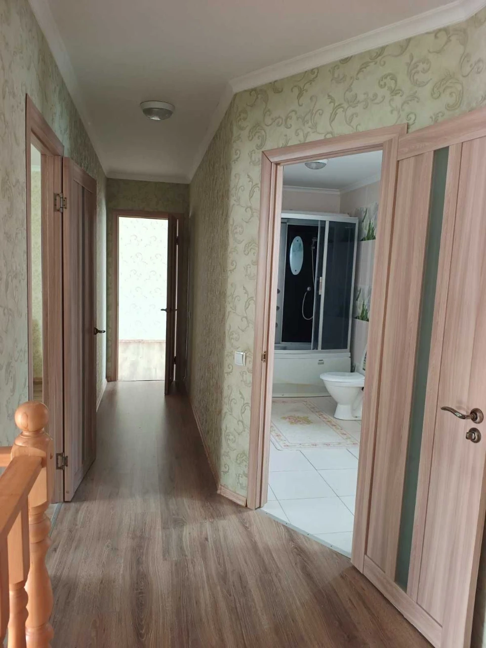 Продам 2-х поверховий будинок з гаражем