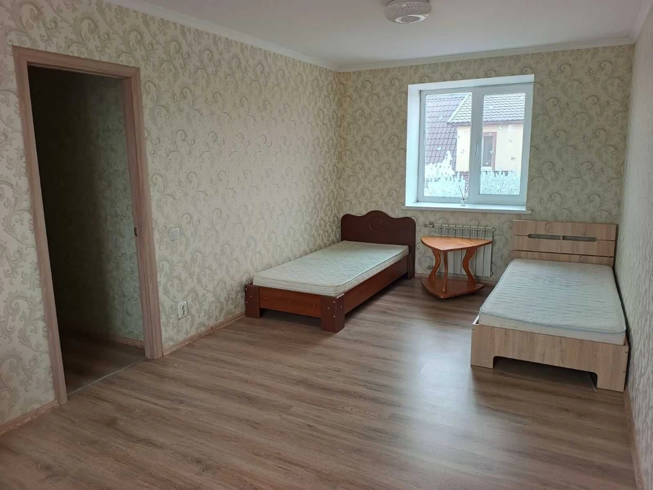 Продам 2-х поверховий будинок з гаражем