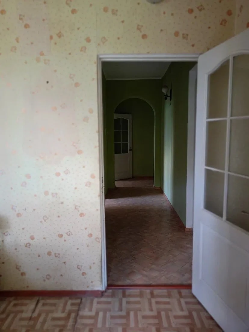 Продам 1/2 частину двоповерхового цегляного будинку.