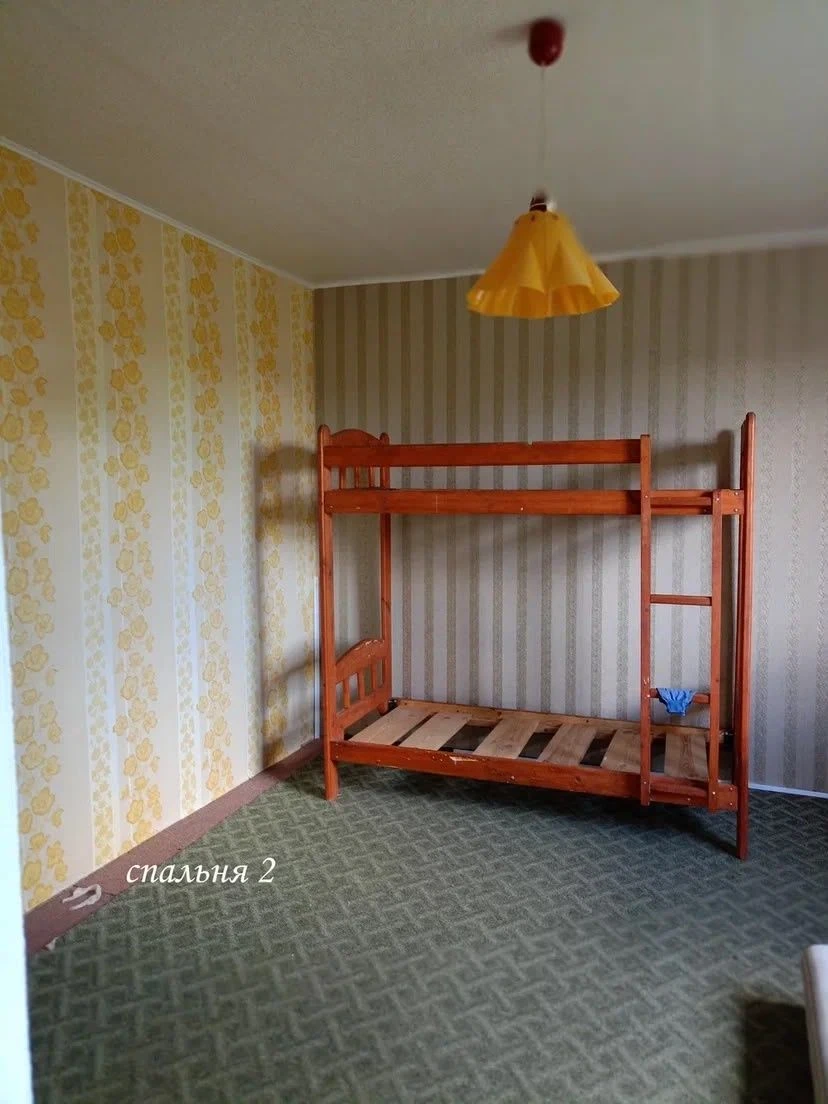Продам 1/2 частину двоповерхового цегляного будинку.