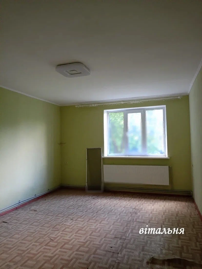 Продам 1/2 частину двоповерхового цегляного будинку.