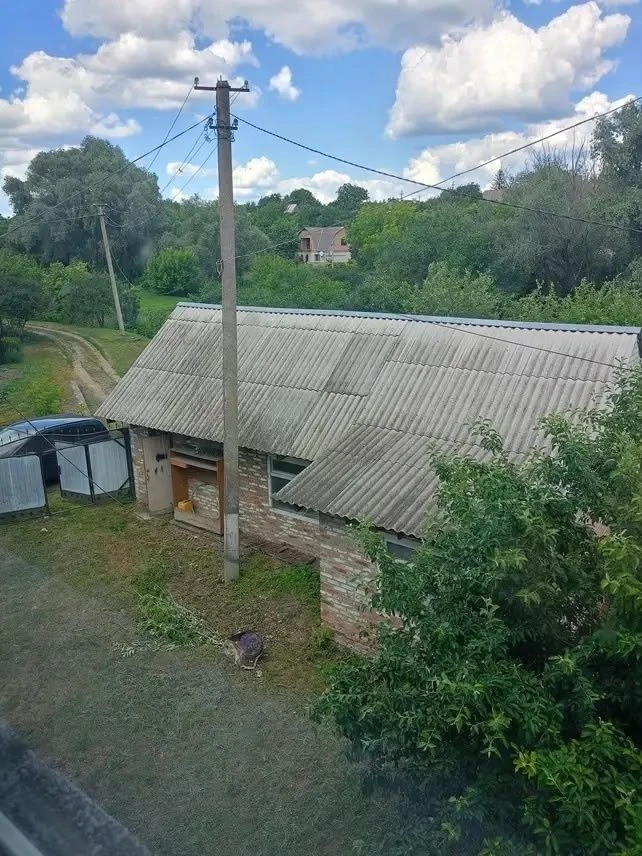Продам 1/2 частину двоповерхового цегляного будинку.