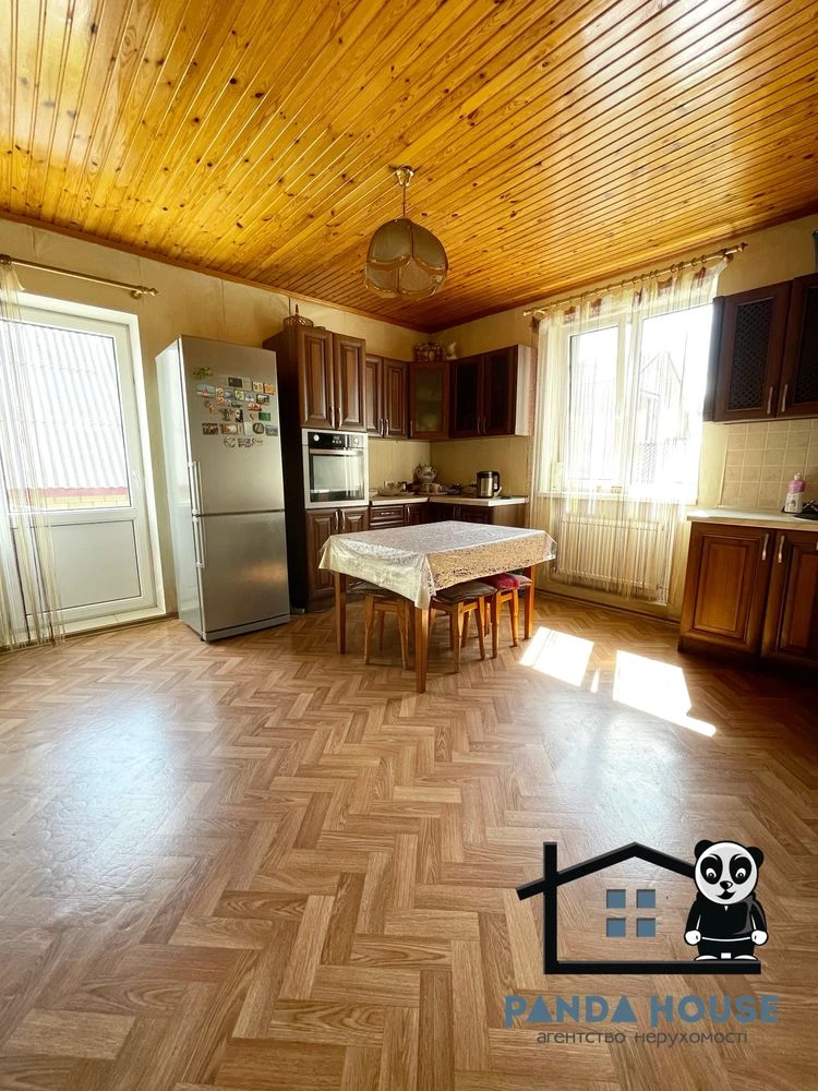 Продається двоповерховий будинок