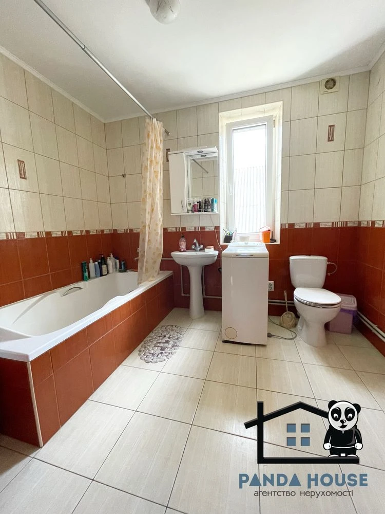 Продається двоповерховий будинок