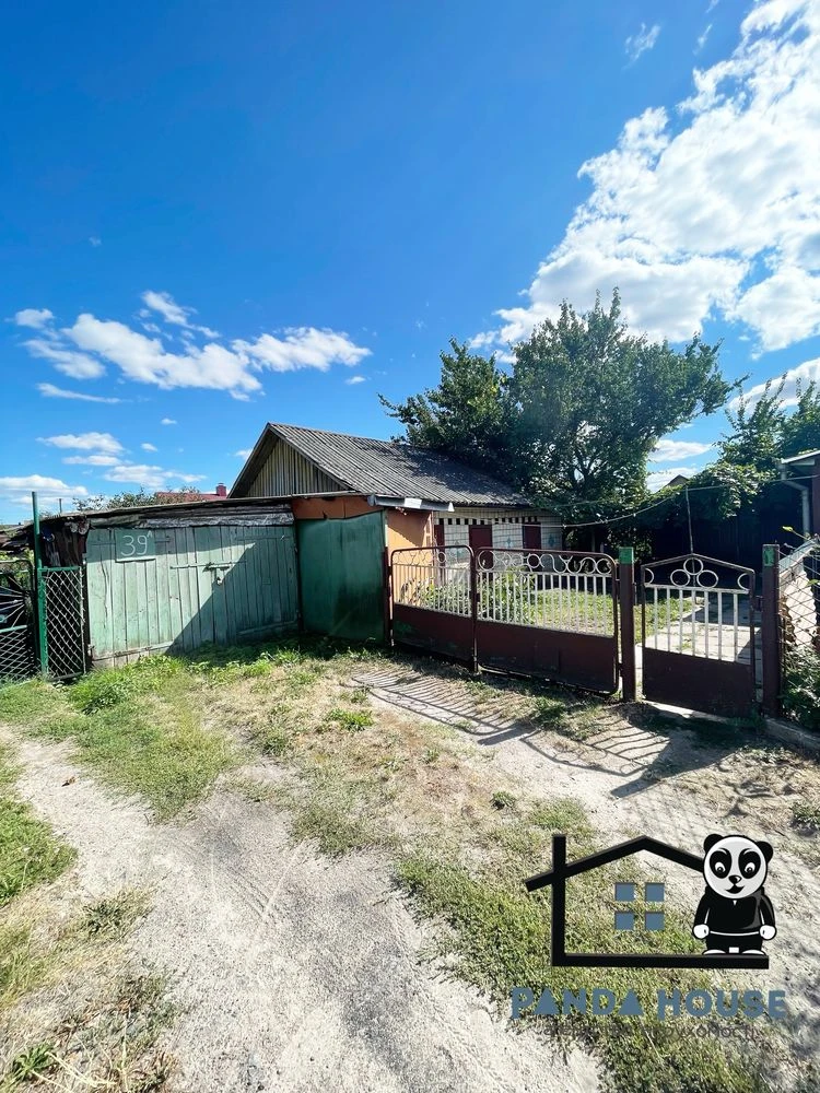 Продається добротний будинок у місті Березне