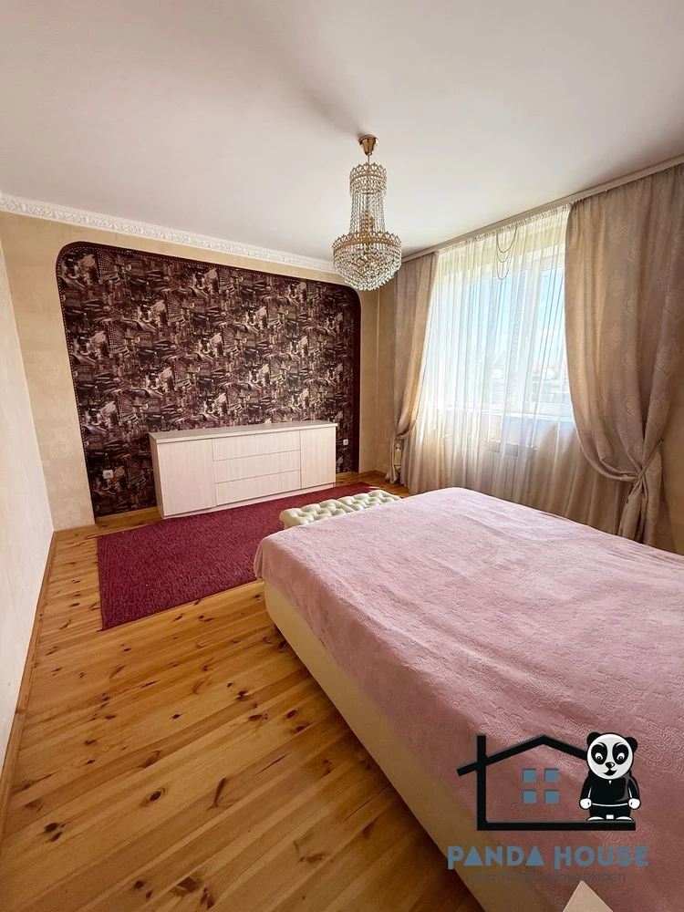 Продається двоповерховий будинок