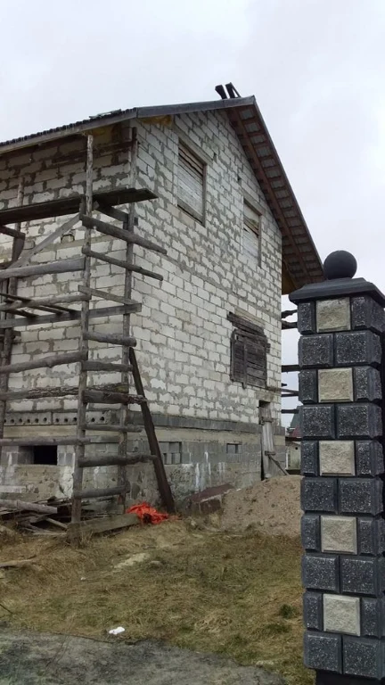 Будинок Незавершене будівництво 10 соток землі у місті Берез