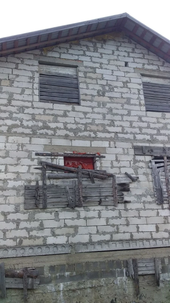 Будинок Незавершене будівництво 10 соток землі у місті Берез