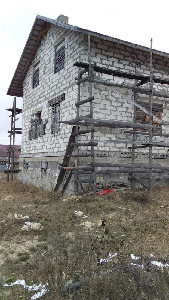 Будинок Незавершене будівництво 10 соток землі у місті Берез
