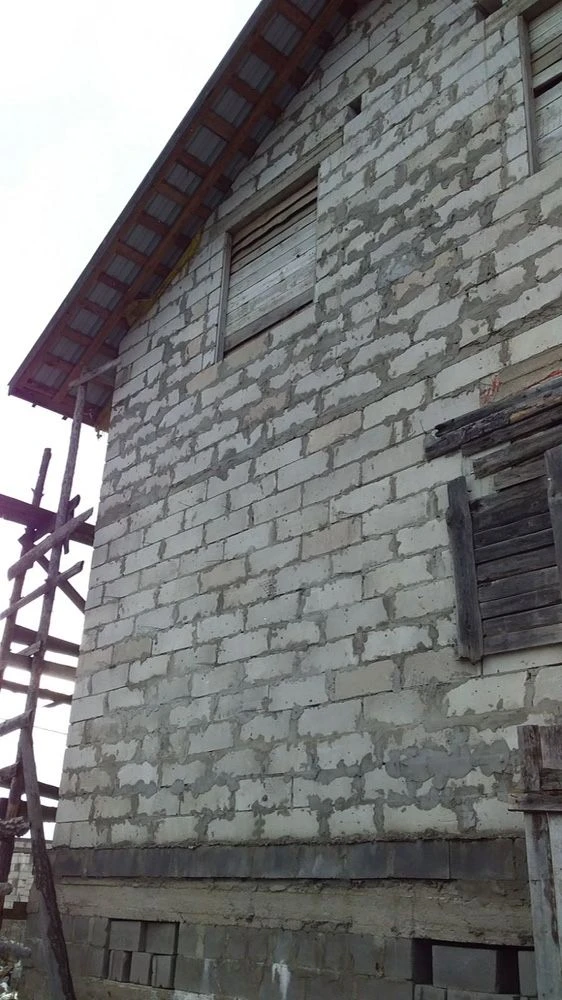 Будинок Незавершене будівництво 10 соток землі у місті Берез