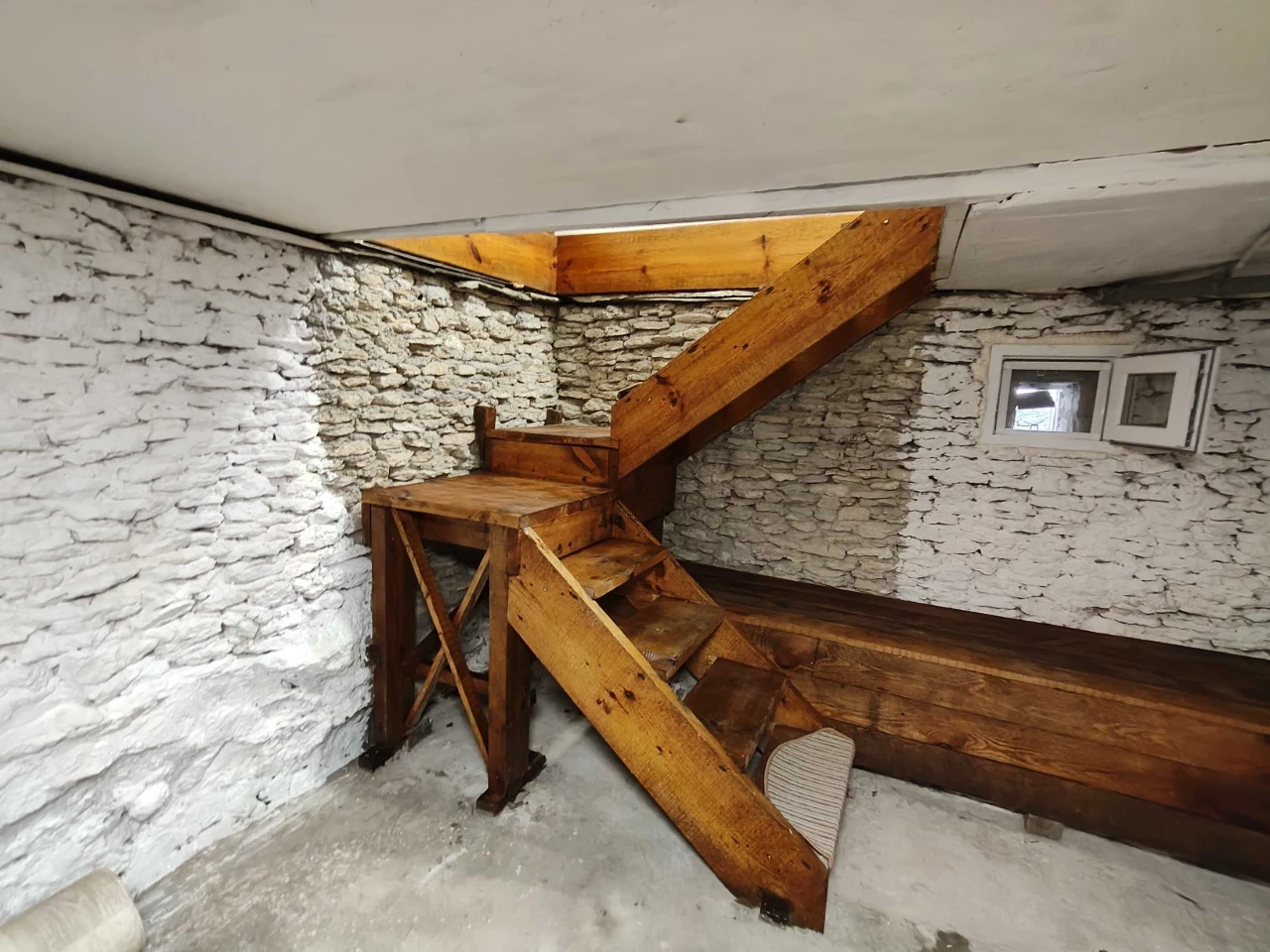 Компактний новозбудований котедж "під ключ" з приватизованою