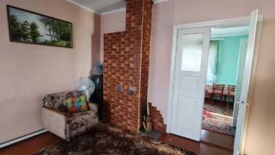 Добротний просторий будинок в житловому стані з великою діля