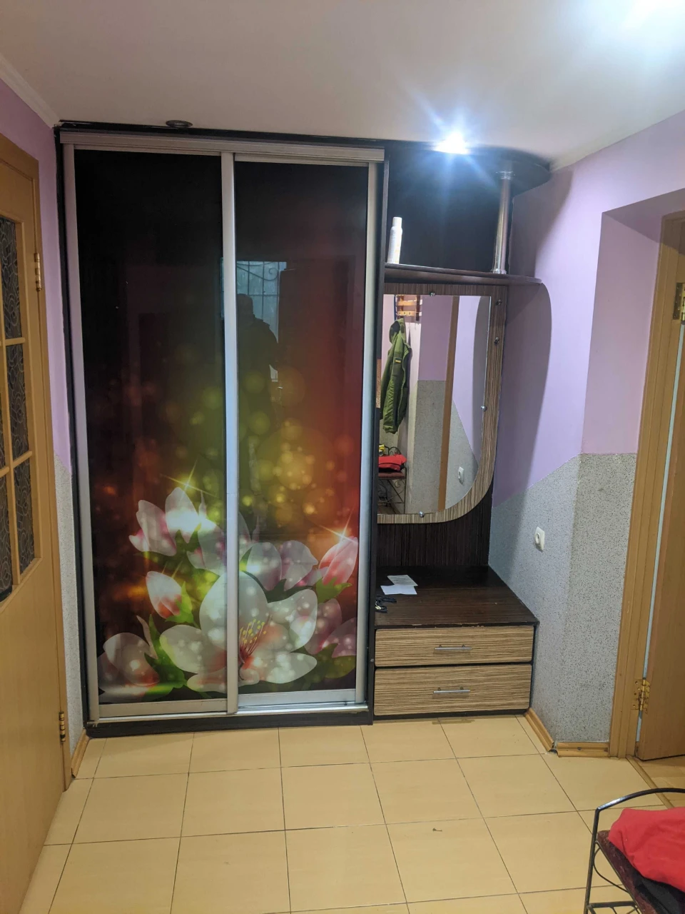 Продається квартира з власним подвір'ям.